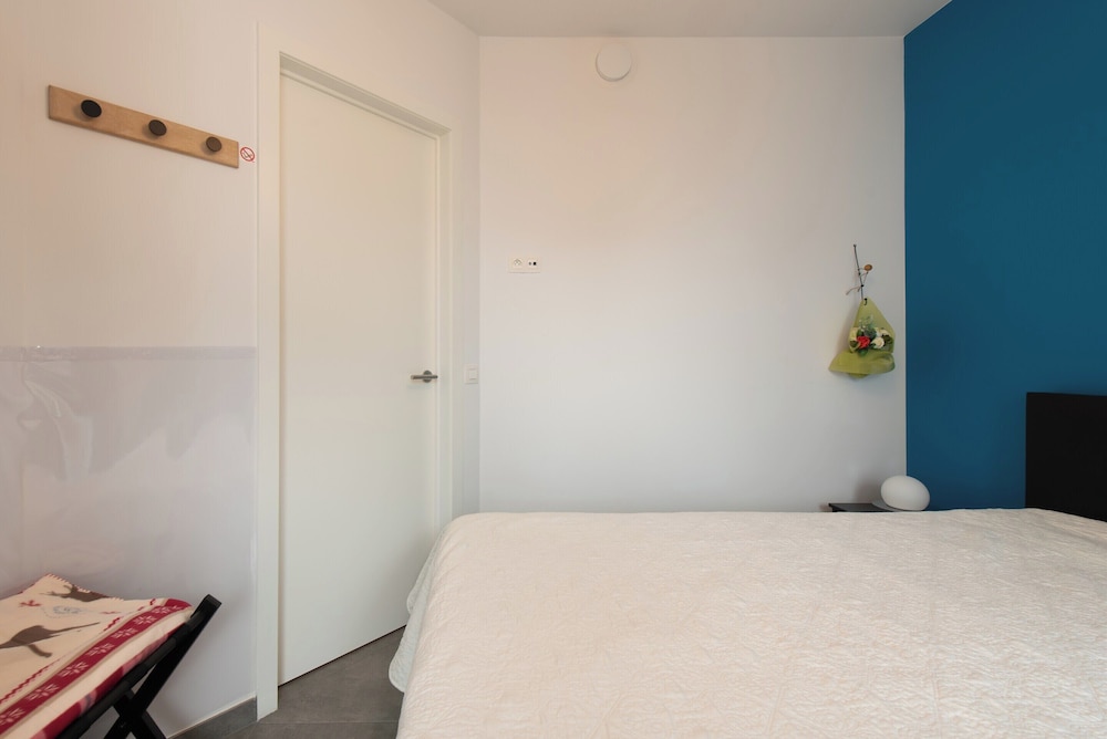 Newly-built Apartment by the sea