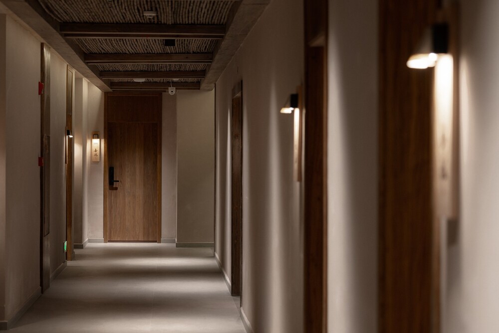 Shishe Spring Designer Homestay