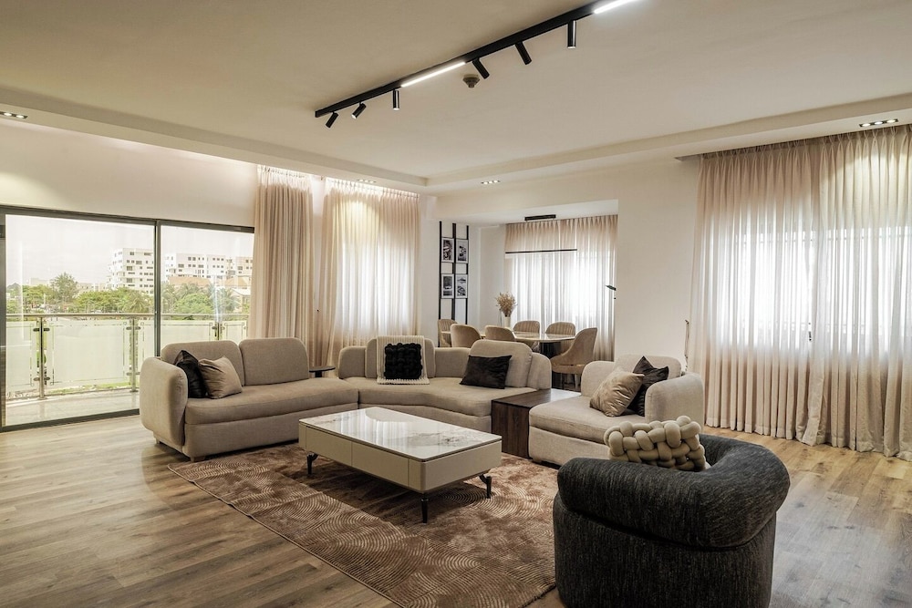 Jam Manor Suites and Apartment