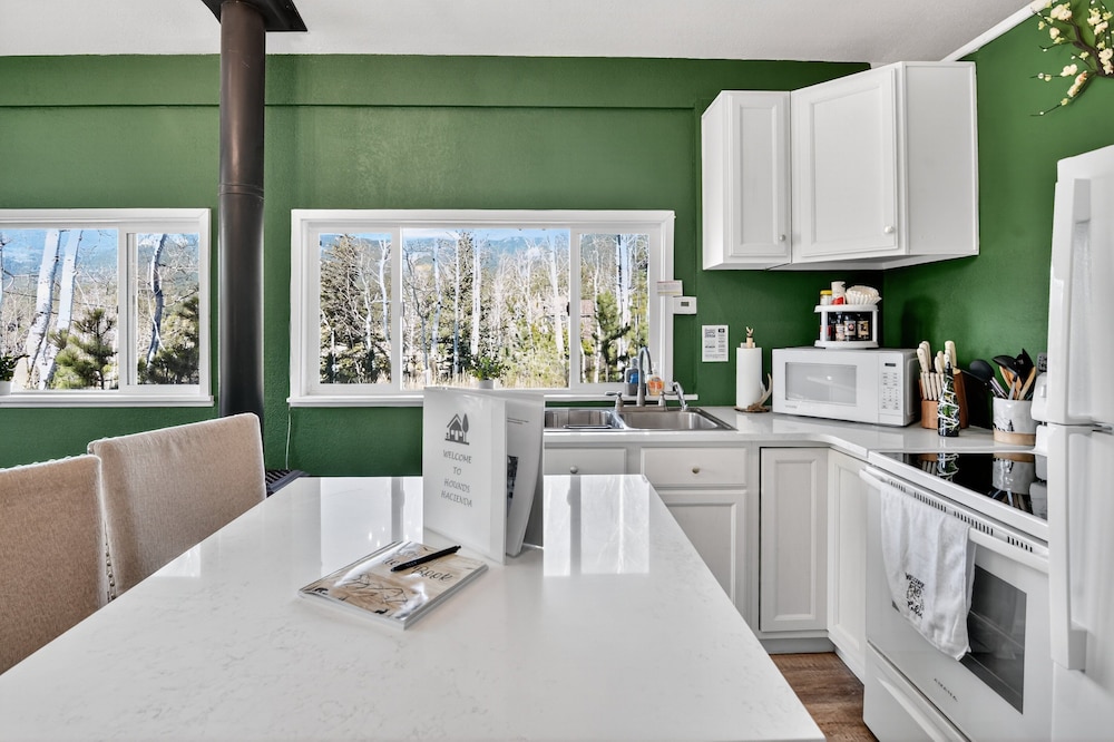 Mountain Escape Cabin With Hot Tub 1 Bedroom Cabin