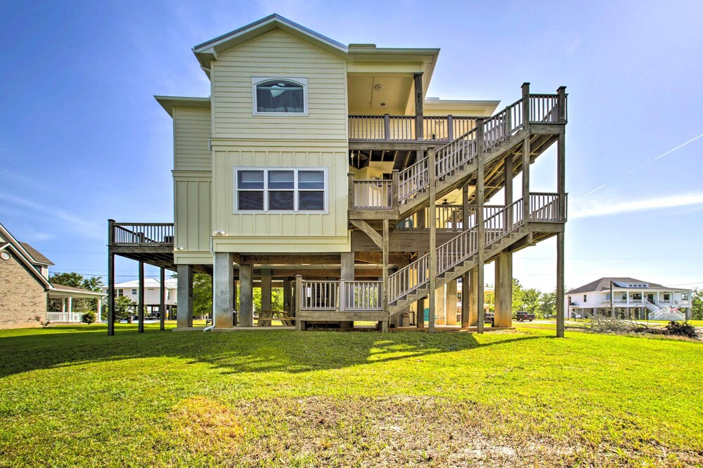 Waveland Abode w/ Patio, Walk to Beach! view 4