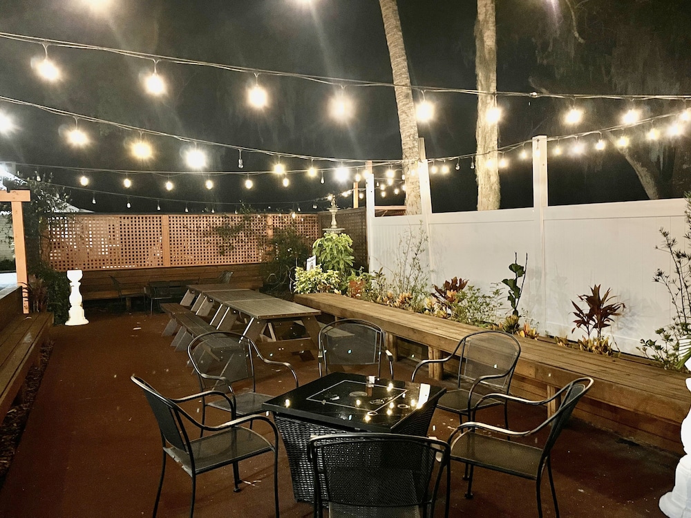The DeLand Hotel