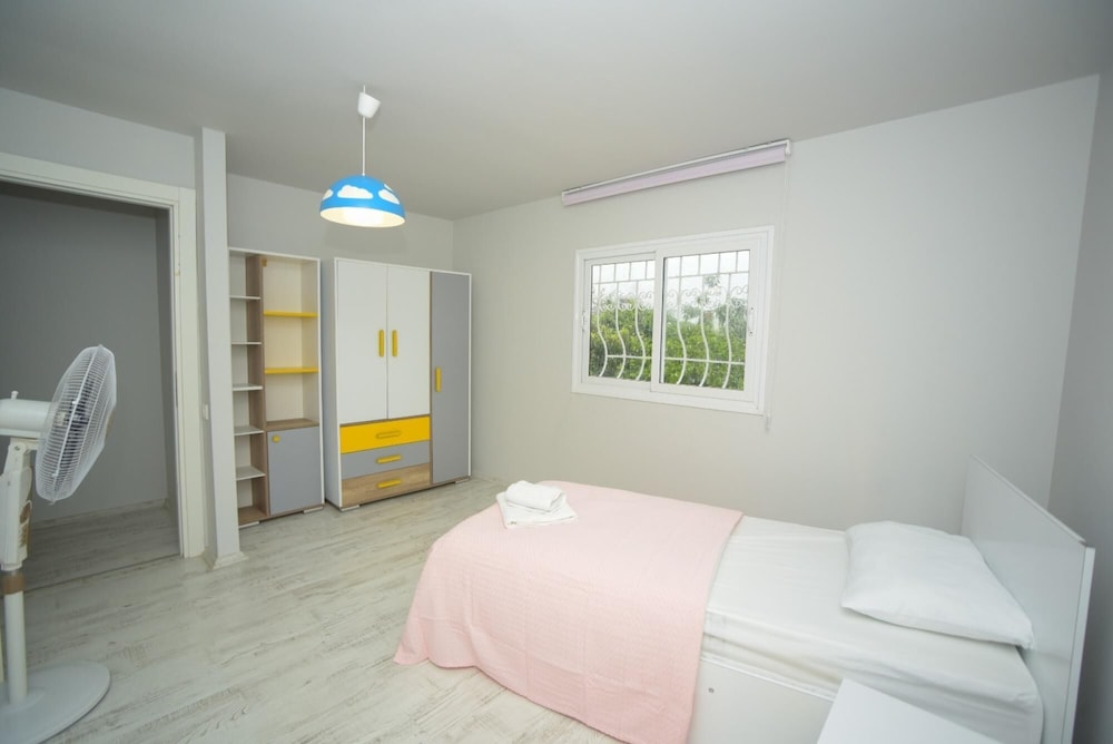 Cozy Home w Fireplace 10 min to Sea in Kyrenia