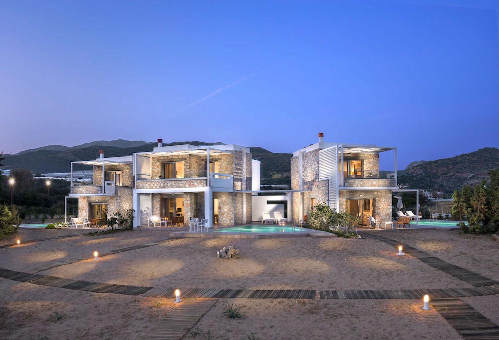 Cedar Bay Beachside Villas