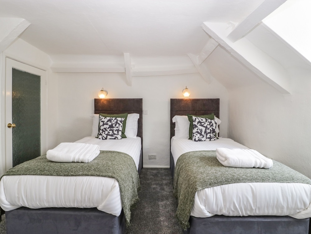 Alcombe House