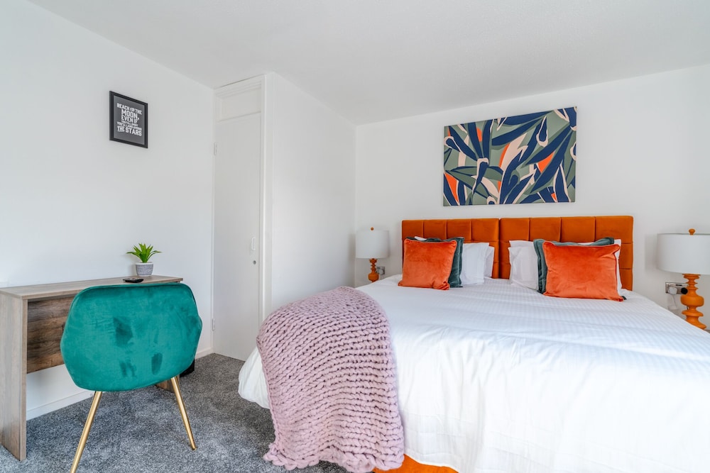 Newly Renovated 2-Bed Home in Newport view 4