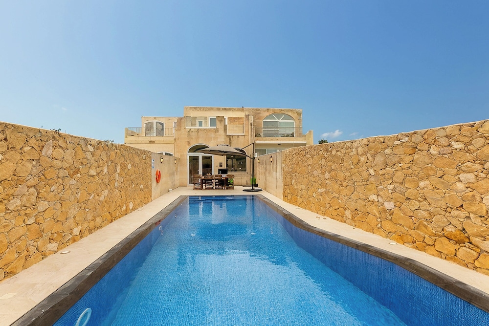 Solaris Gozitan Villa With Pool Gozo