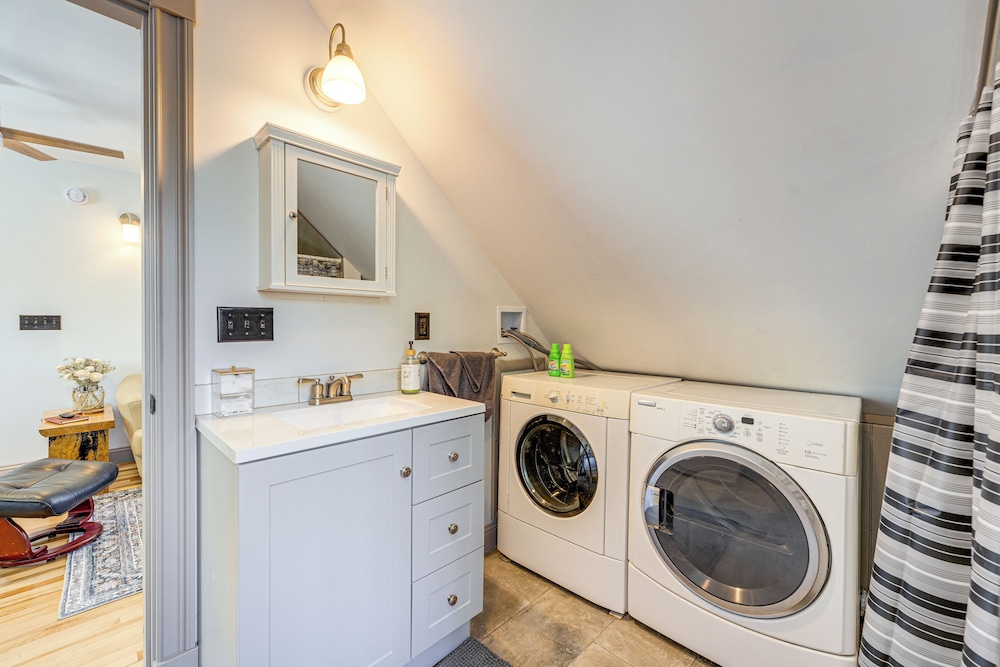 Charming Apt w/ Shared Outdoor Space in Lisbon!