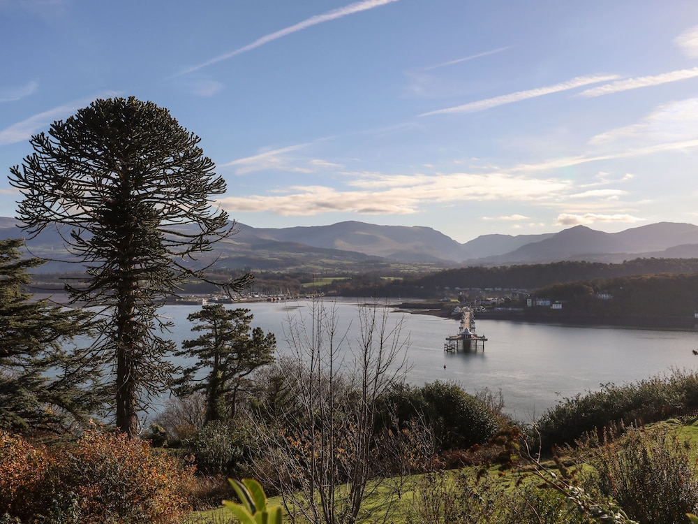 Bryn Mel Manor Straits View