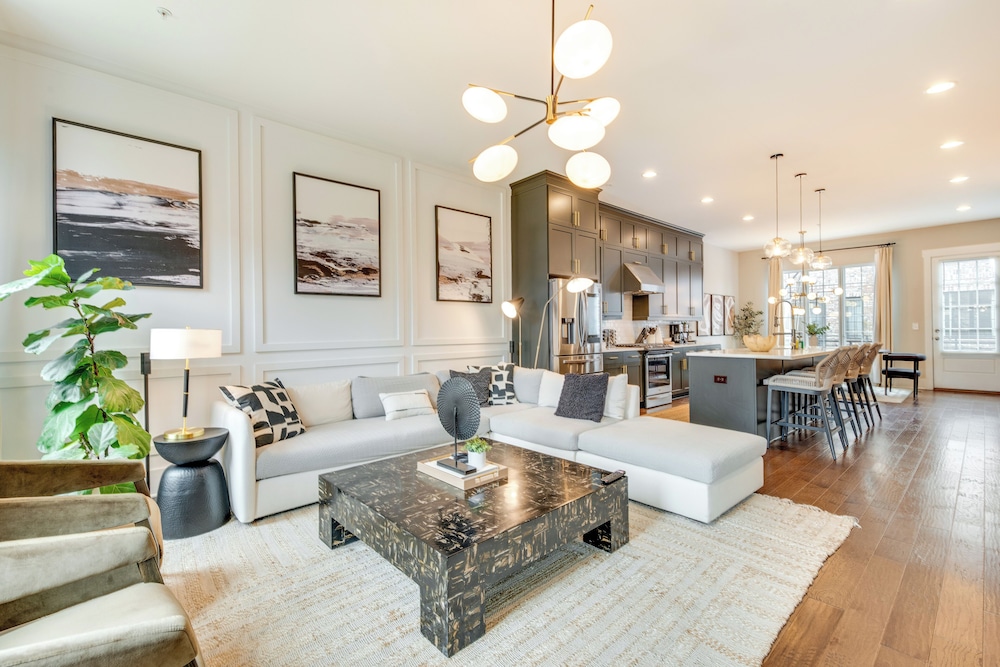 Chic Atlanta Vacation Rental ~ 1 Mi to Downtown!
