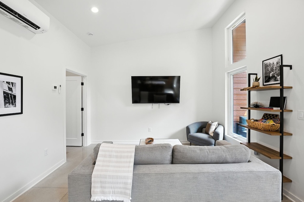 500 House - Unit C 1 Bedroom Townhouse
