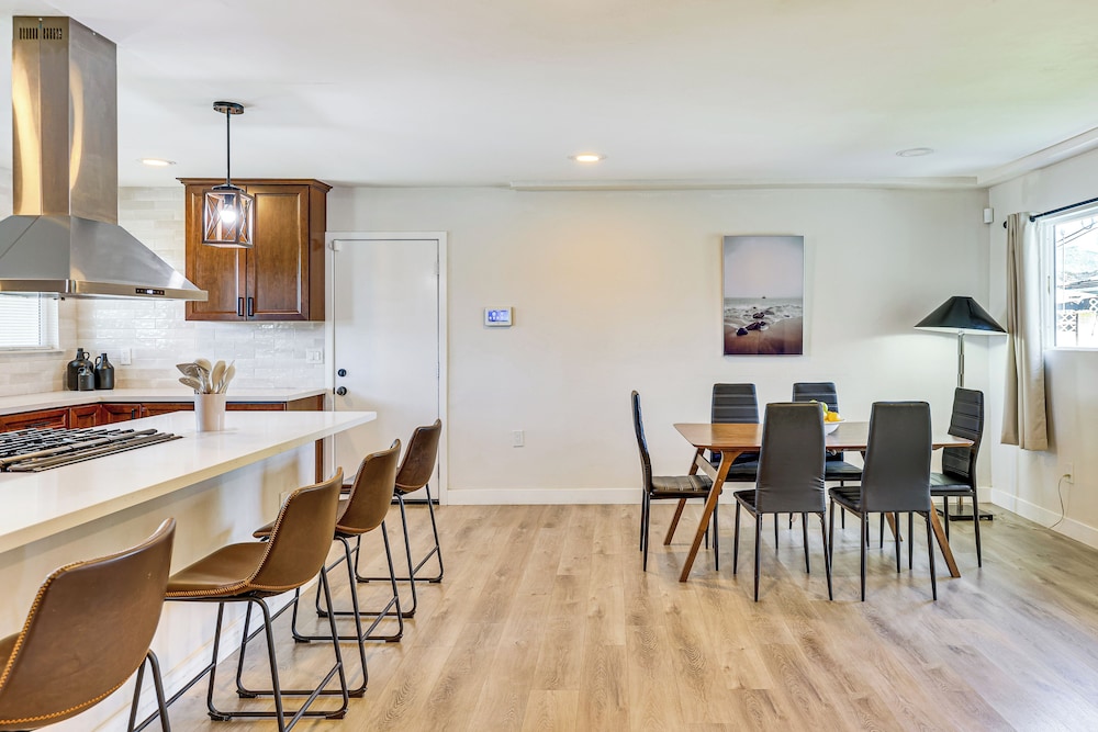 Modern Gem w/ Outdoor Oasis: 5 Mi to Lake Jennings