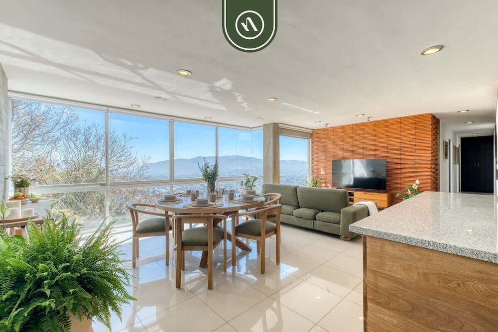 3 BR Condo - Panoramic Views - 5 Min to Downtown