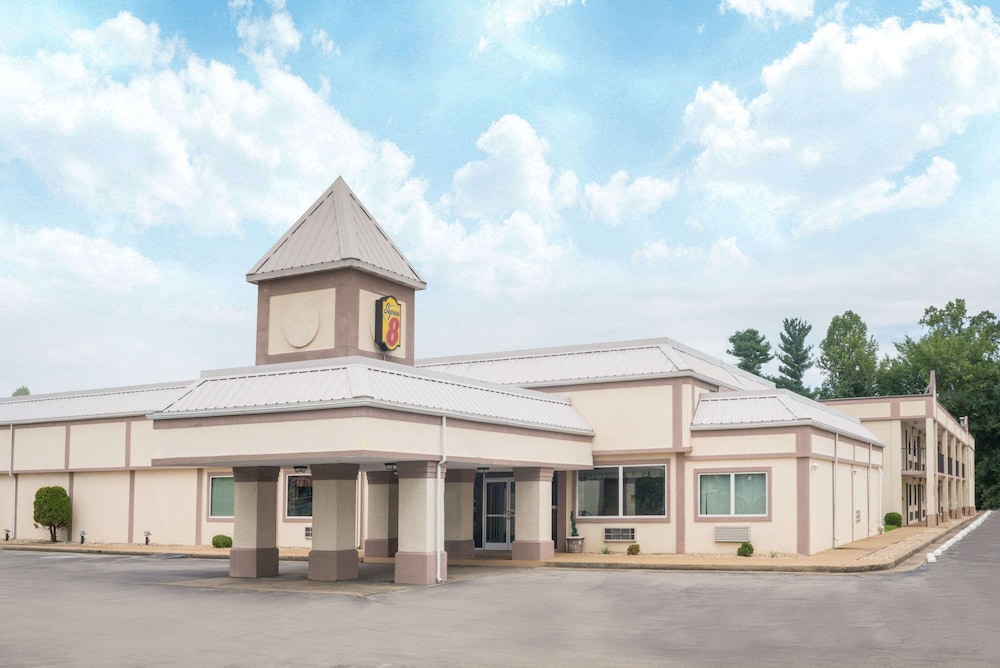 Corbin Vacations - Super 8 by Wyndham Williamsburg - Property Image 1