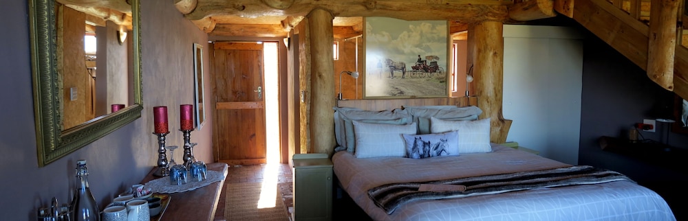 T'Niqua Stable Inn