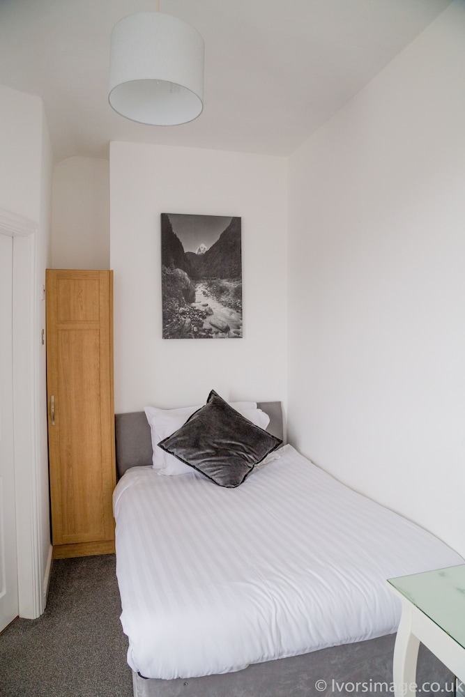 The Whittington & Cat view 4