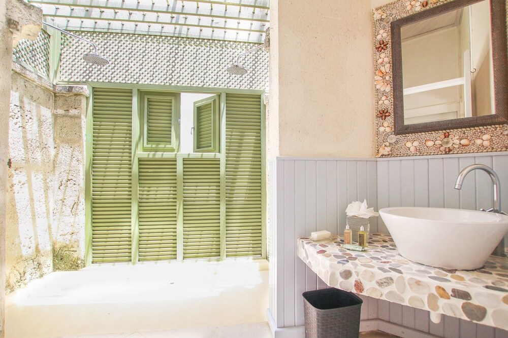 Tiny Home Retreat Near Beach- Marsh Mellow Cottage by BSL Rentals