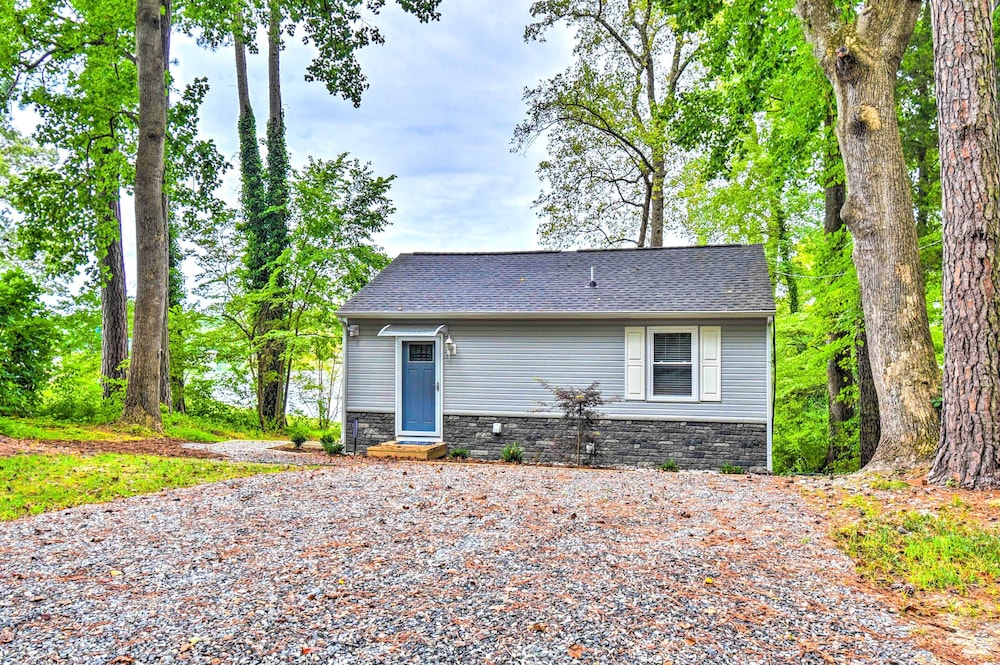 Relaxing Riverfront Cottage w/ Boat Dock!