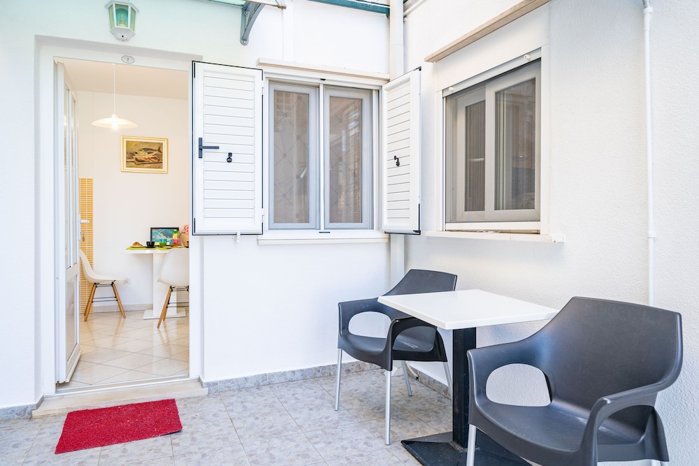 Jele Rooms