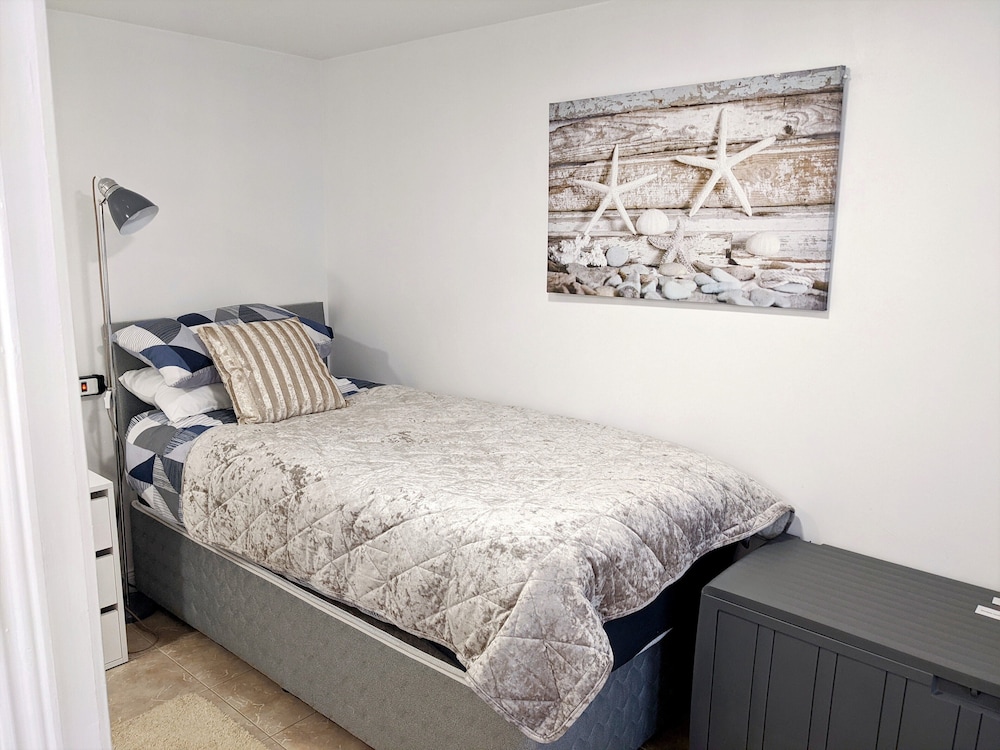 Forest View Impeccable two Bedroom House view 2