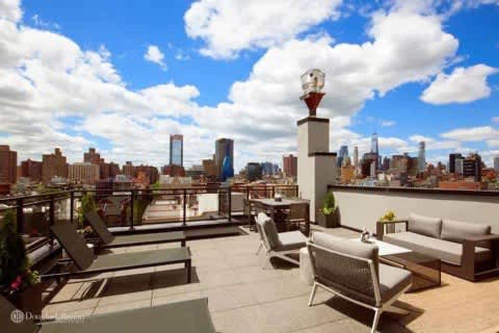 Houston by Rove Travel Patio Shared Rooftop