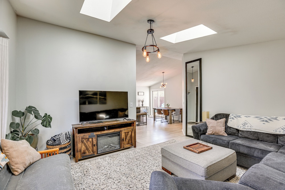 Family-friendly Home w/ Fire Pit in Bend!