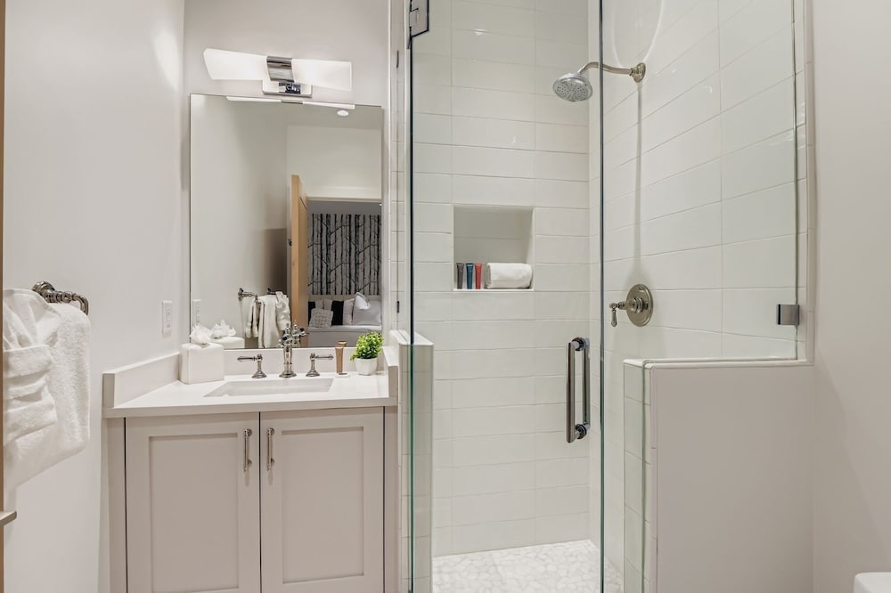 Old Town Luxe Retreat-walk To Main. Hottub-casita 173 4 Bedroom Home