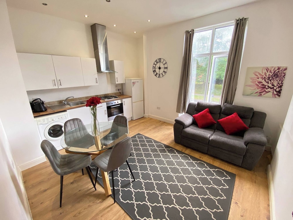 Cozy Croydon Apartment With Central Heating & Free Parking
