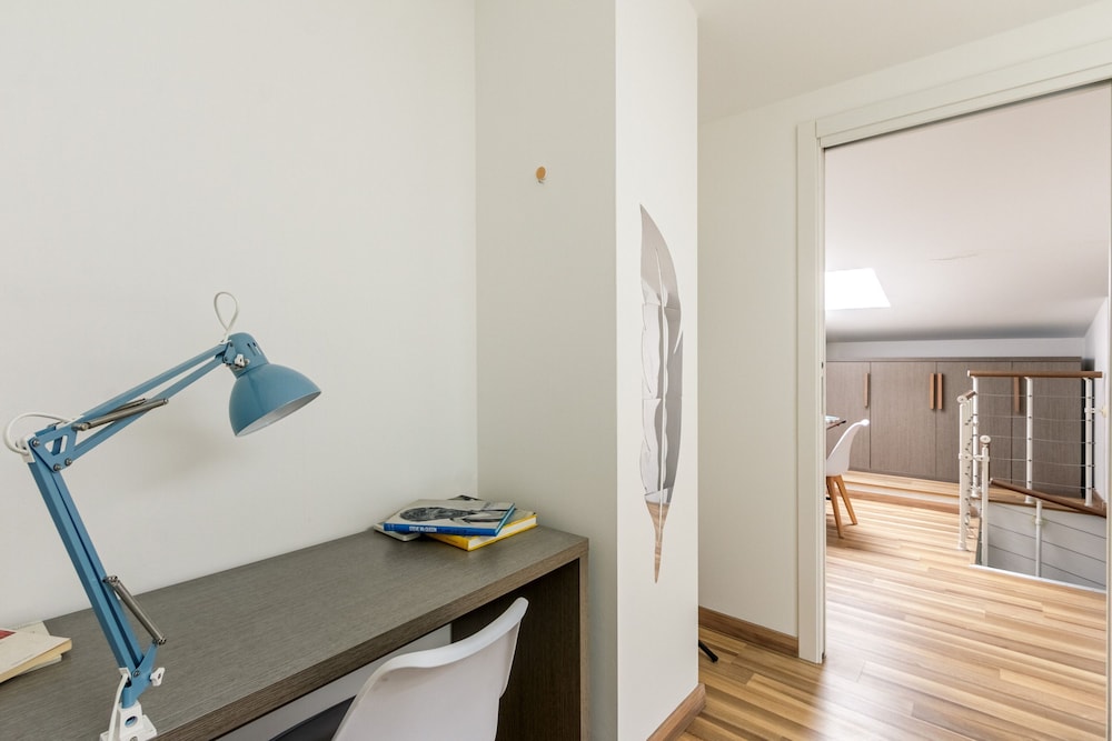 Candiani Building - Elegant 2-level Apartment With 3 Bedrooms