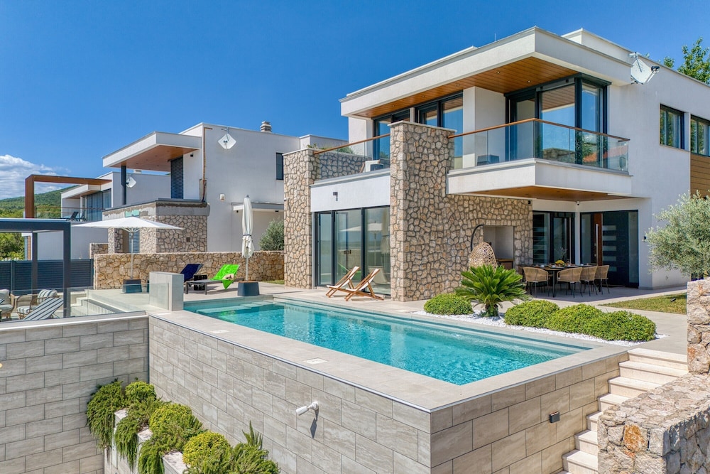 Luxury Seaview Villa Rosciola