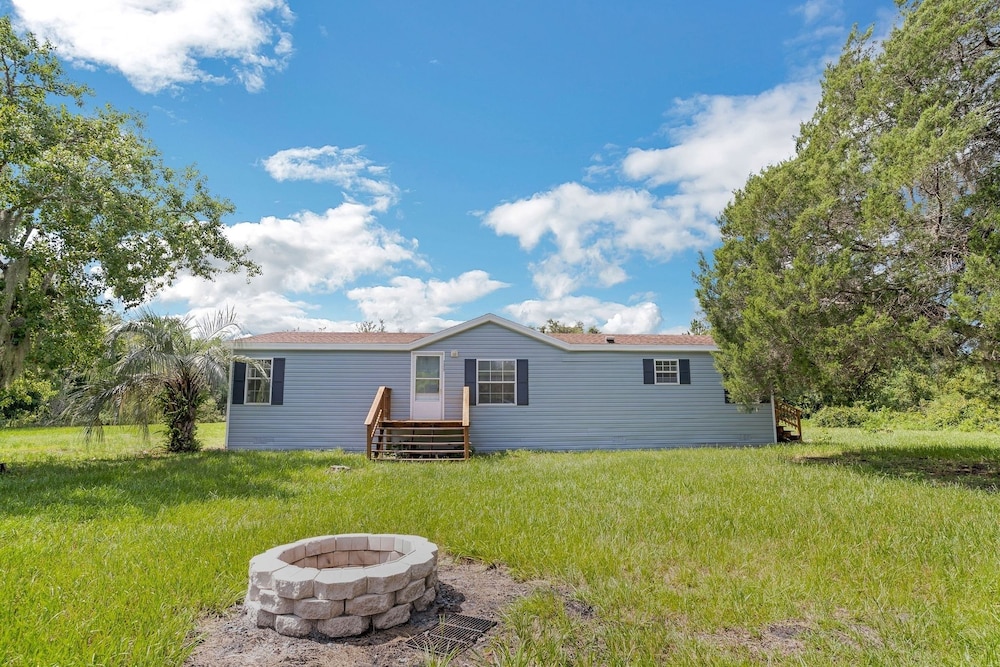 Relaxing 4br Hideaway In Groveland 4 Bedroom Cottage by RedAwning - Property Image 3