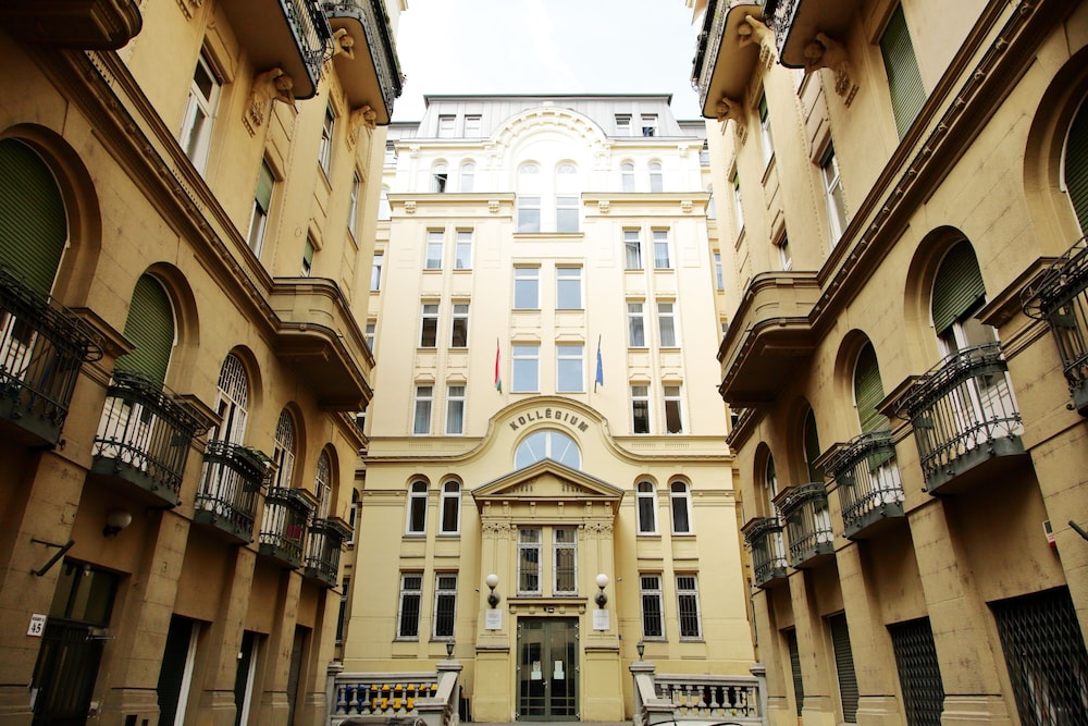 Pop Up Hostels - Downtown view 5