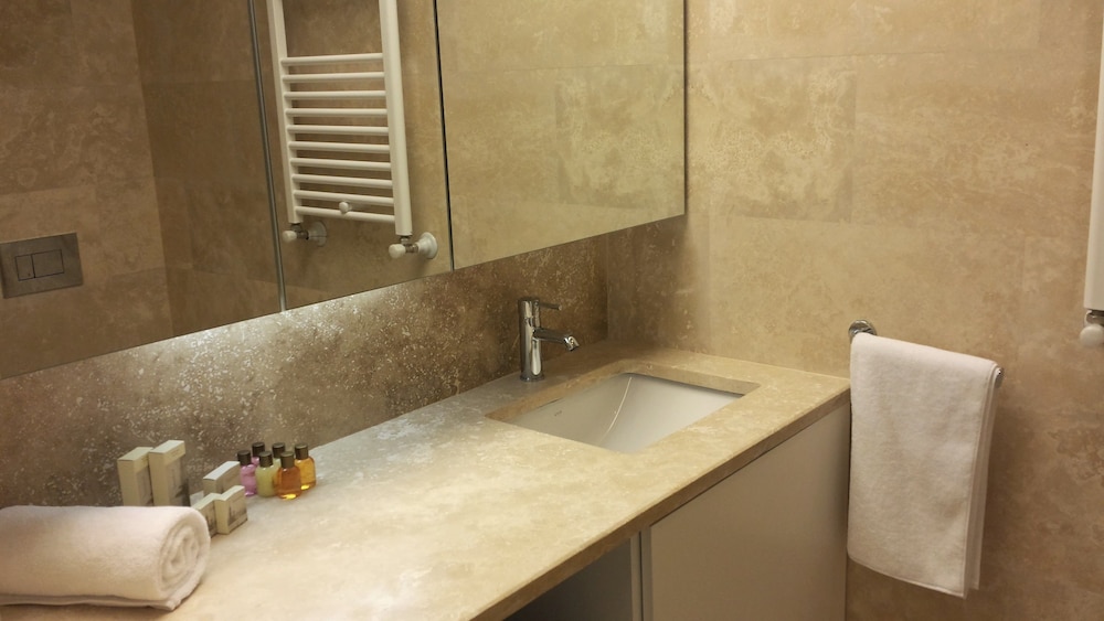 G Suites Airport