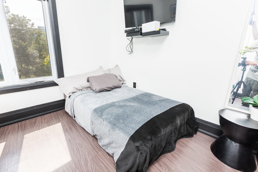 Applewood Suites - West Queen West Lofts