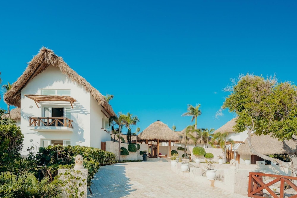 Unique Luxury Villa With Full Staff and Ocean View view 5