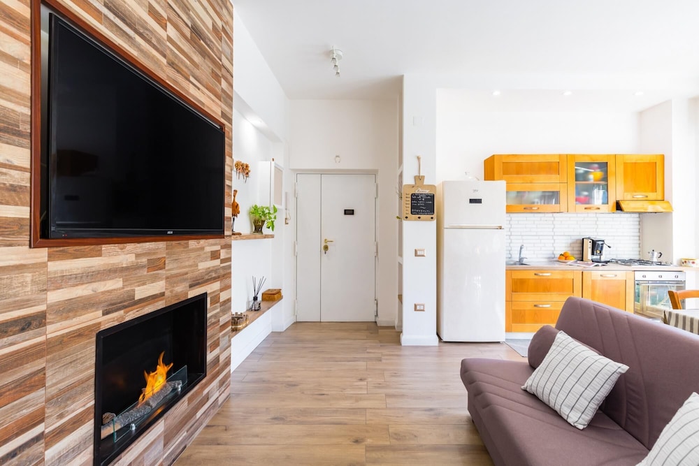 Bright Apartment With Private Parking Space