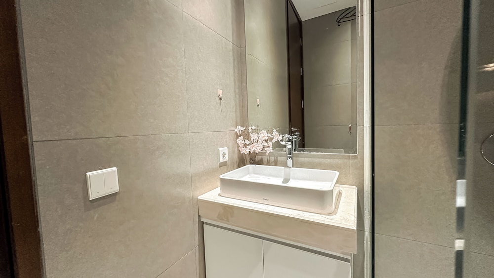 Tranquil And Modern Haven 2Br At The Rosebay Apartment