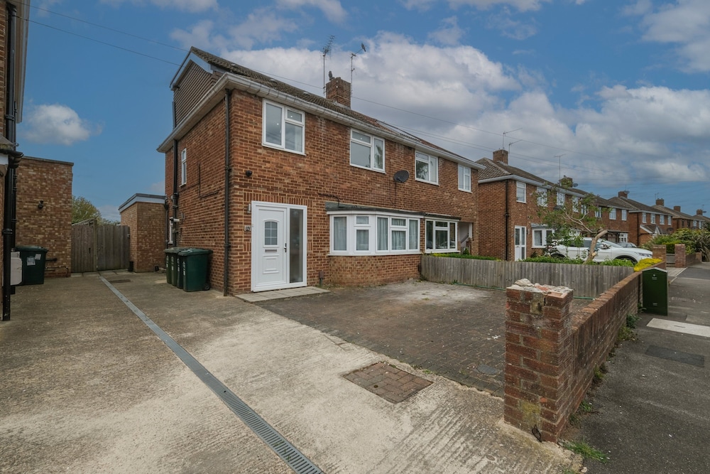 Stylish 4 Bedroom Home in Brightside Ave