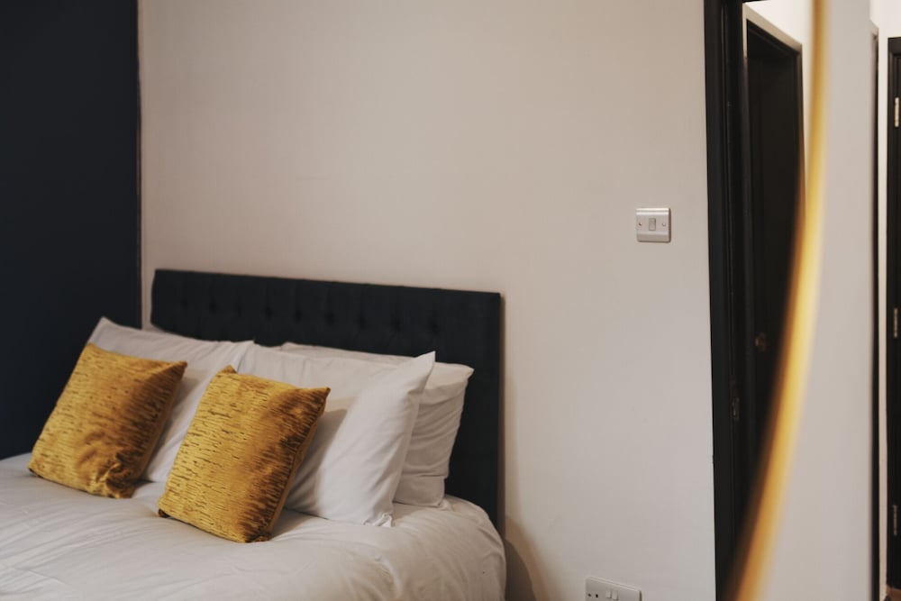 Captivating 2-bed Apartment in Liverpool view 2