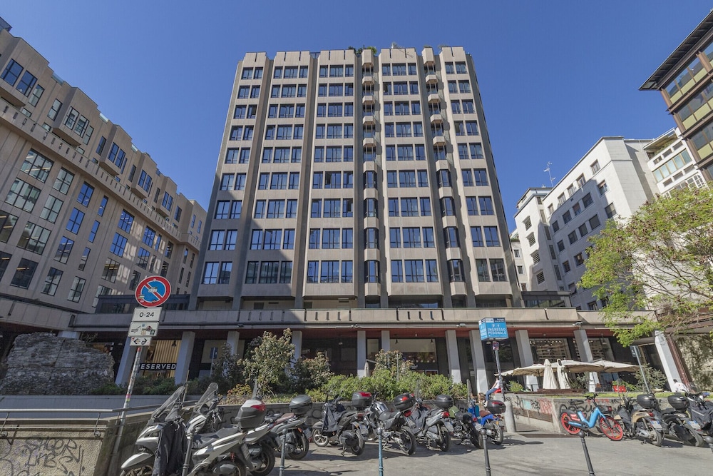 San Babila Central Tower by Rentopolis - High-end 1bdr with panoramic terrace overlooking Duomo