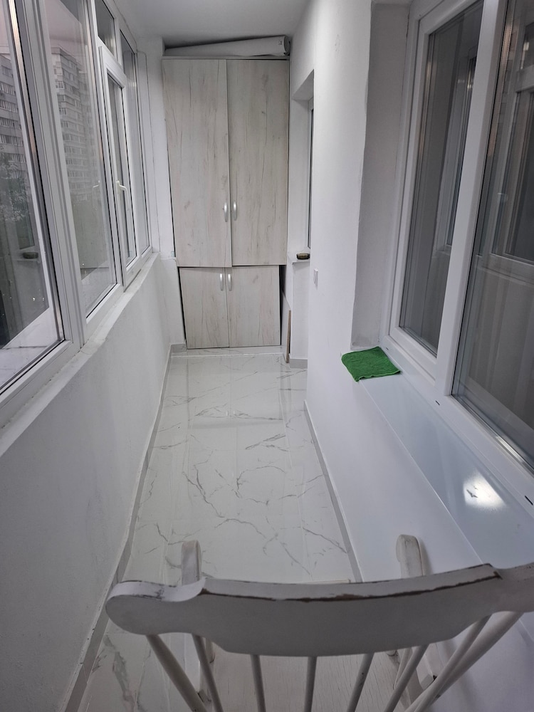 Apartment, 3 Rooms,nearby Piata Victoriei and Gara de Nord, Main Railwaystation