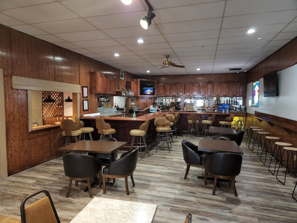 Delta Queen Lodge Bar Restaurant view 5