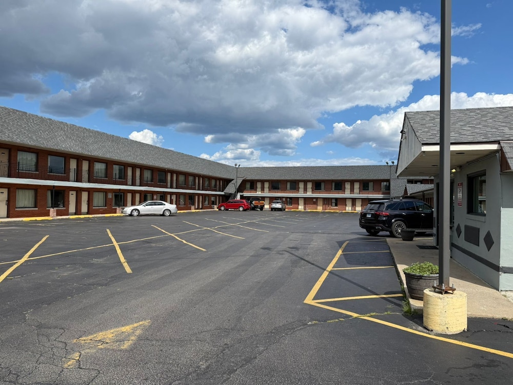 Hotel O Miami Inn & Suites Chicago Midway Airport