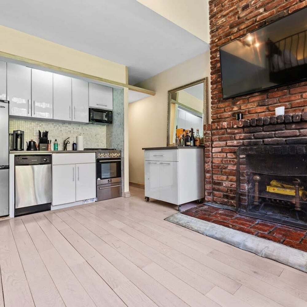 Charles Court II by Rovetravel West Village Loft
