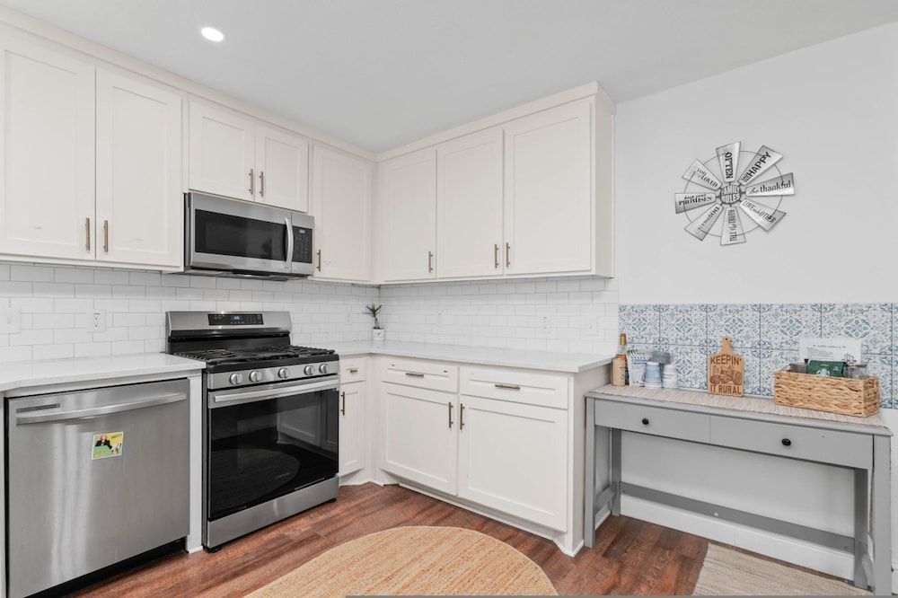 Cozy Spacious Allergy Friendly Retreat - 4BR
