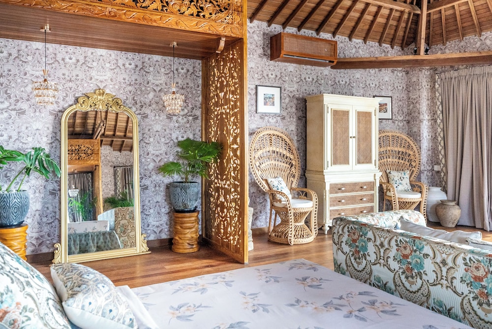 Luxurious Arakana Villa with Pool