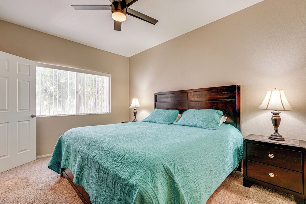 12 Mi to Old Town Scottsdale: Condo w/ Pool Access