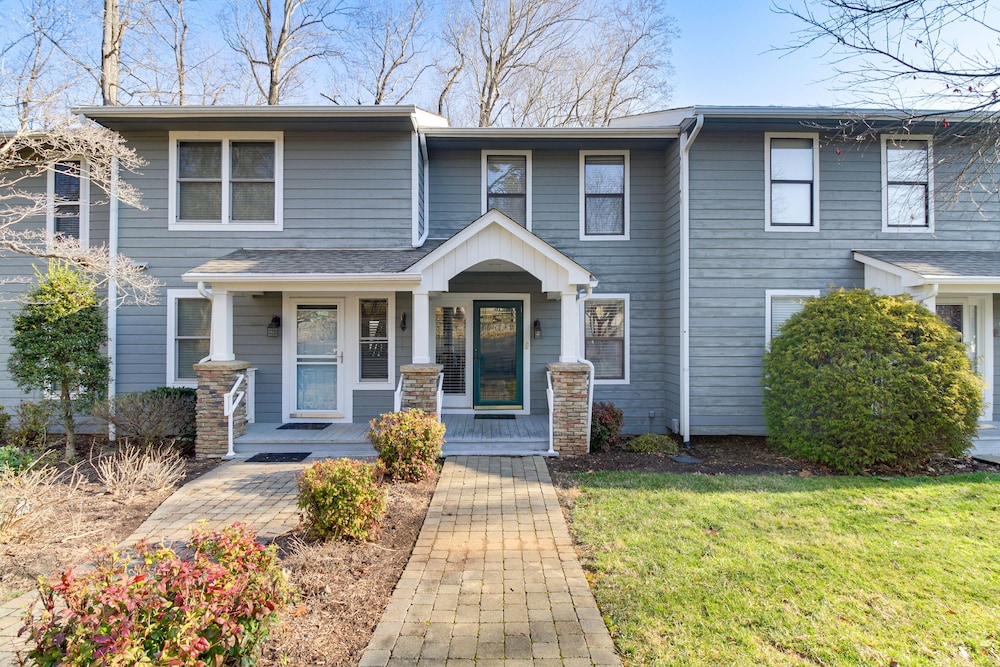 Lakefront Moneta Home w/ Community Dock! view 4