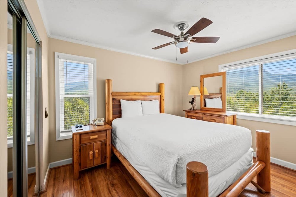 Sleeps 4 Mountains Views Indoor Pool Sauna