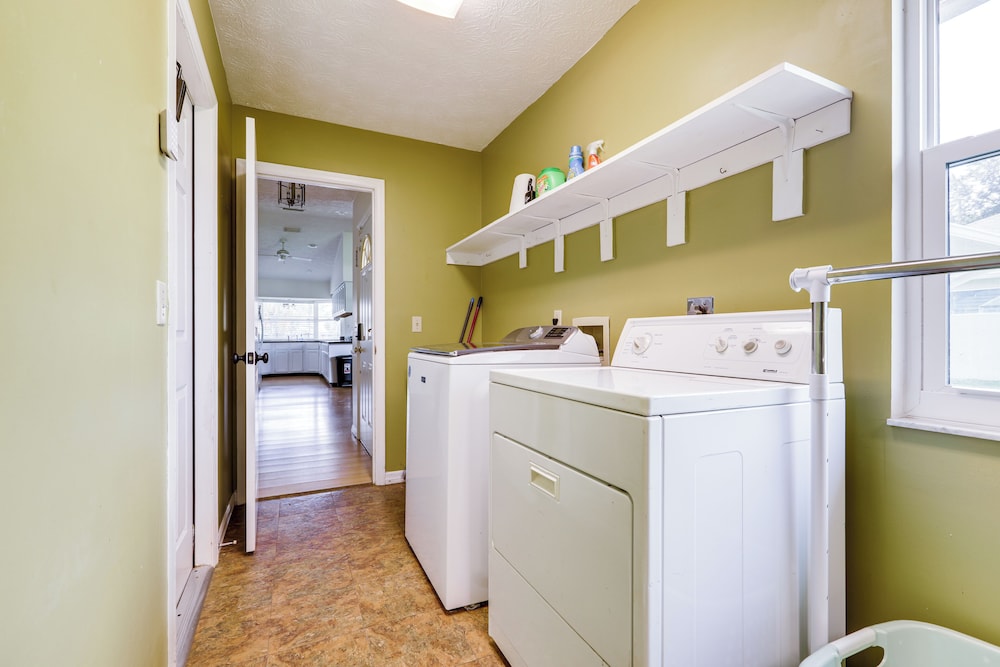 6 Mi to St Lucie River: Family Home w/ Patio!